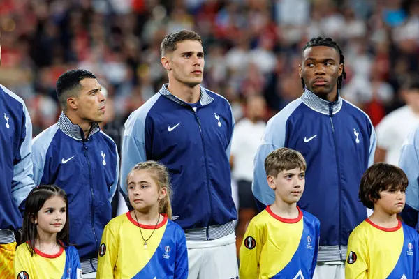 Pedro Porro, Micky van de Ven ve Destiny UEFA Avrupa Ligi 2025 final maçında Tottenham Hotspur FC ve Manchester United FC (Maciej Rogowski)