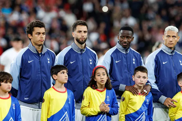 Brennan Johnson, Rodrigo Bentancur ve Pape Matar Sarr UEFA Avrupa Ligi 2025 final maçında Tottenham Hotspur FC ve Manchester United FC (Maciej Rogowski)