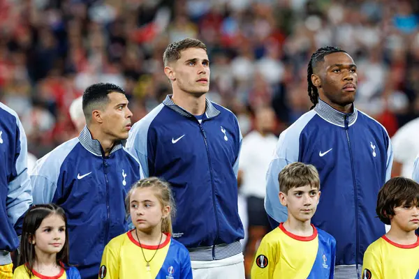 Pedro Porro, Micky van de Ven ve Yves Bissouma UEFA Avrupa Ligi 2025 final maçında Tottenham Hotspur FC ve Manchester United FC (Maciej Rogowski)