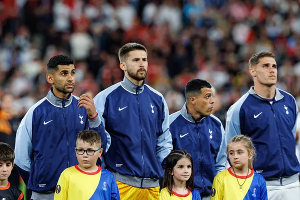 Cristian Romero, Guglielmo Vicario ve Pedro Porro, UEFA Avrupa Ligi 2025 final maçında Tottenham Hotspur FC ile Manchester United FC (Maciej Rogowski) arasında görüldü.)