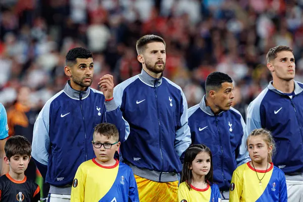 Cristian Romero, Guglielmo Vicario ve Pedro Porro, UEFA Avrupa Ligi 2025 final maçında Tottenham Hotspur FC ile Manchester United FC (Maciej Rogowski) arasında görüldü.)