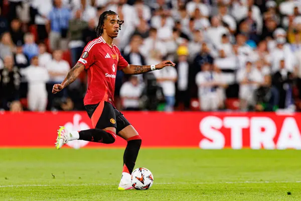 Leny Yoro, UEFA Avrupa Ligi 2025 final maçında Tottenham Hotspur FC ve Manchester United FC (Maciej Rogowski)