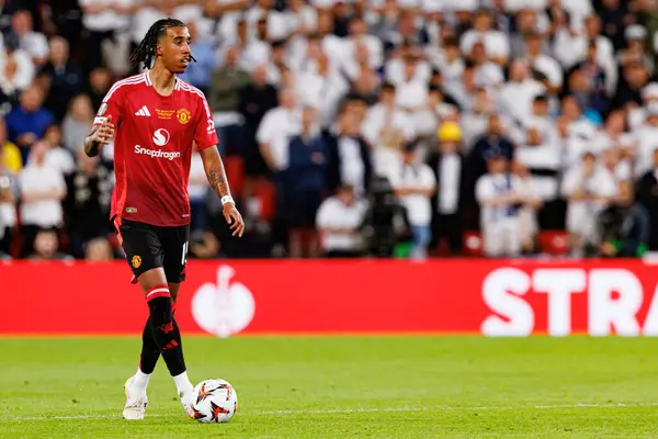 Leny Yoro, UEFA Avrupa Ligi 2025 final maçında Tottenham Hotspur FC ve Manchester United FC (Maciej Rogowski)