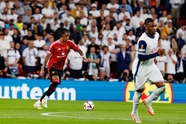 Leny Yoro, UEFA Avrupa Ligi 2025 final maçında Tottenham Hotspur FC ve Manchester United FC (Maciej Rogowski)