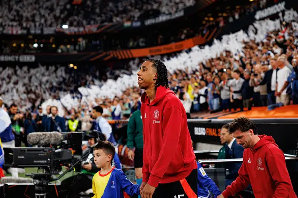 Leny Yoro, UEFA Avrupa Ligi 2025 final maçında Tottenham Hotspur FC ve Manchester United FC (Maciej Rogowski)