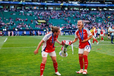 Kim Little ve Victoria Pelova UEFA Kadınlar Şampiyonlar Ligi 2025 final maçında Estadio Jose Alvalade 'de (Maciej Rogowski) Arsenal FC ve FC Barcelona arasında görüldü.)