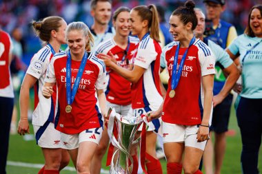 Jenna Nighswonger ve Emily Fox, UEFA Kadınlar Şampiyonlar Ligi 2025 final maçında Estadio Jose Alvalade 'de (Maciej Rogowski)