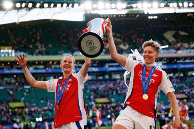 Amanda Ilestedt ve Lina Hurtig, UEFA Şampiyonlar Ligi 2025 final maçında Estadio Jose Alvalade 'de Arsenal FC ve FC Barcelona arasında görüldü (Maciej Rogowski)