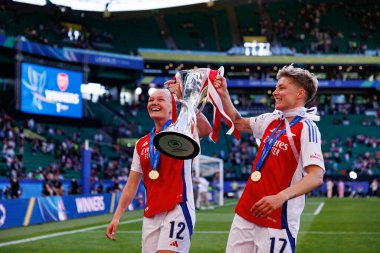 Frida Maanum ve Lina Hurtig, UEFA Şampiyonlar Ligi 2025 final maçında Estadio Jose Alvalade 'de Arsenal FC ve FC Barcelona arasında görüldü (Maciej Rogowski)