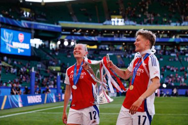 Frida Maanum ve Lina Hurtig, UEFA Şampiyonlar Ligi 2025 final maçında Estadio Jose Alvalade 'de Arsenal FC ve FC Barcelona arasında görüldü (Maciej Rogowski)