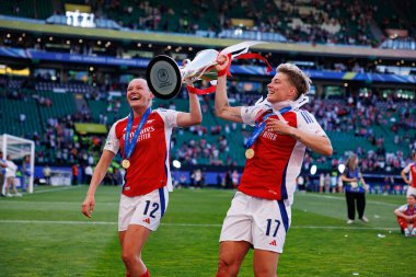 Frida Maanum ve Lina Hurtig, UEFA Şampiyonlar Ligi 2025 final maçında Estadio Jose Alvalade 'de Arsenal FC ve FC Barcelona arasında görüldü (Maciej Rogowski)