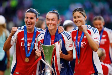 Stephanie Catley, Caitlin Foord ve Kyra Cooney-Cross UEFA Şampiyonlar Ligi 2025 final maçında Estadio Jose Alvalade 'de Arsenal FC ve FC Barcelona arasında görüldü.)