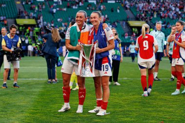 Kate McCabe ve Cailtin Foord, UEFA Şampiyonlar Ligi 2025 final maçında Estadio Jose Alvalade 'de Arsenal FC ve FC Barcelona arasında görüldü (Maciej Rogowski)