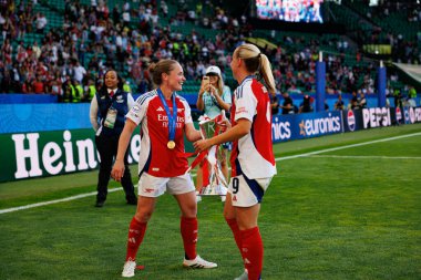 Kim Little ve Bethany Mead, UEFA Şampiyonlar Ligi 2025 final maçında Estadio Jose Alvalade 'de Arsenal FC ve FC Barcelona arasında görüldü (Maciej Rogowski)