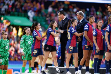 Kika Nazareth ve Pedro Proenca, UEFA Kadınlar Şampiyonlar Ligi 2025 final maçında Estadio Jose Alvalade 'de (Maciej Rogowski) Arsenal FC ve FC Barcelona arasında görüldü.)