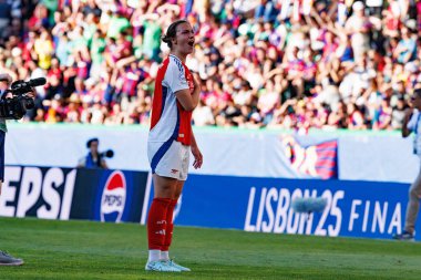 Lotte Wubben-Moy, UEFA Şampiyonlar Ligi 2025 final maçında Estadio Jose Alvalade 'de Arsenal FC ve FC Barcelona arasında görüldü.)