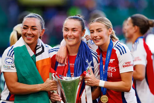 Kate McCabe, Caitlin Foord ve Chloe Kelly, UEFA Şampiyonlar Ligi 2025 final maçında Estadio Jose Alvalade 'de Arsenal FC ve FC Barcelona arasında görüldü (Maciej Rogowski)