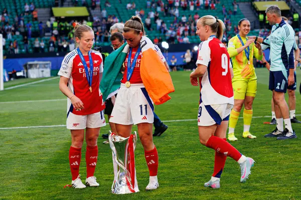 Kim Little, Kate McCabe UEFA Kadınlar Şampiyonlar Ligi 2025 final maçında Estadio Jose Alvalade 'de Arsenal FC Barcelona (Maciej Rogowski) ile karşılaştı.)
