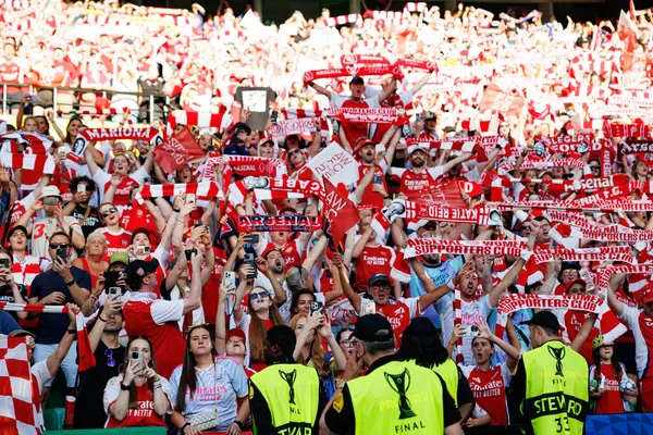 Arsenal taraftarları UEFA Kadınlar Şampiyonlar Ligi 2025 final maçında Estadio Jose Alvalade 'de (Maciej Rogowski) Arsenal FC Barcelona ile FC Barcelona arasında görüldü.)