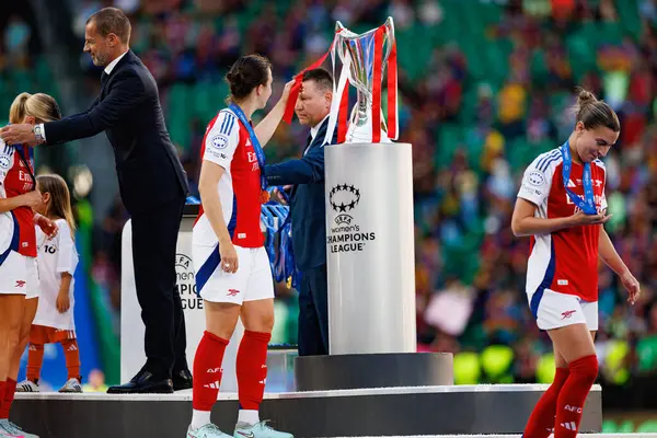 Lotte Wubben-Moy, UEFA Şampiyonlar Ligi 2025 final maçında Estadio Jose Alvalade 'de Arsenal FC ve FC Barcelona arasında görüldü.)