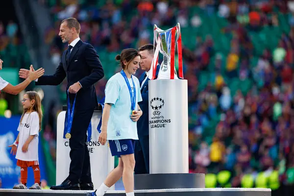 Renee Slegers UEFA Şampiyonlar Ligi 2025 final maçında Estadio Jose Alvalade 'de Arsenal FC ve FC Barcelona arasında görüldü.)