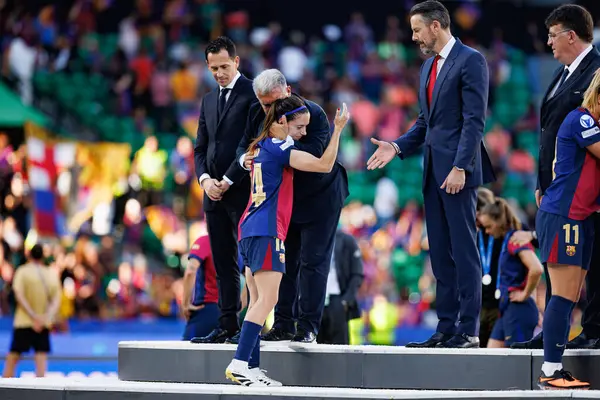 Aitana Bonmati ve Joan Laporta, UEFA Şampiyonlar Ligi 2025 final maçında Estadio Jose Alvalade 'de Arsenal FC ve FC Barcelona arasında görüldü (Maciej Rogowski)