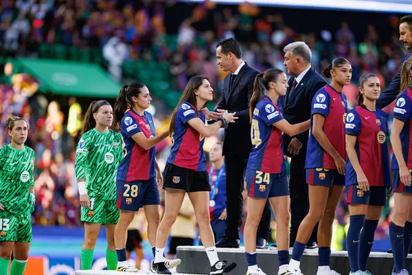 Kika Nazareth ve Pedro Proenca, UEFA Kadınlar Şampiyonlar Ligi 2025 final maçında Estadio Jose Alvalade 'de (Maciej Rogowski) Arsenal FC ve FC Barcelona arasında görüldü.)