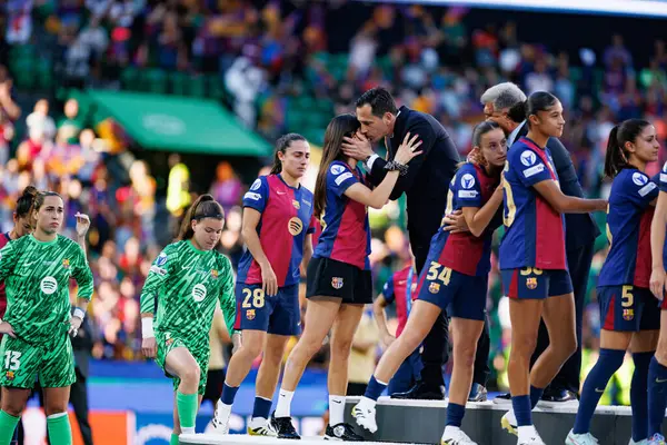 Kika Nazareth ve Pedro Proenca, UEFA Kadınlar Şampiyonlar Ligi 2025 final maçında Estadio Jose Alvalade 'de (Maciej Rogowski) Arsenal FC ve FC Barcelona arasında görüldü.)