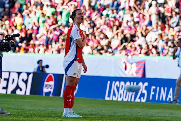 Lotte Wubben-Moy, UEFA Şampiyonlar Ligi 2025 final maçında Estadio Jose Alvalade 'de Arsenal FC ve FC Barcelona arasında görüldü.)