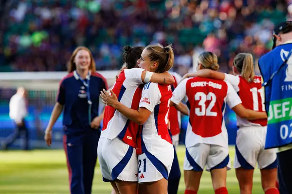Arsenal 'in oyuncuları UEFA Kadınlar Şampiyonlar Ligi 2025 final maçında Estadio Jose Alvalade' de (Maciej Rogowski) Arsenal FC Barcelona ile FC Barcelona arasında görüldü.)