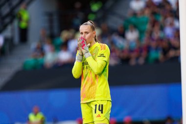 Daphne van Domselaar, UEFA Kadınlar Şampiyonlar Ligi 2025 final maçında Estadio Jose Alvalade 'de Arsenal FC Barcelona (Maciej Rogowski) ile karşılaştı.)