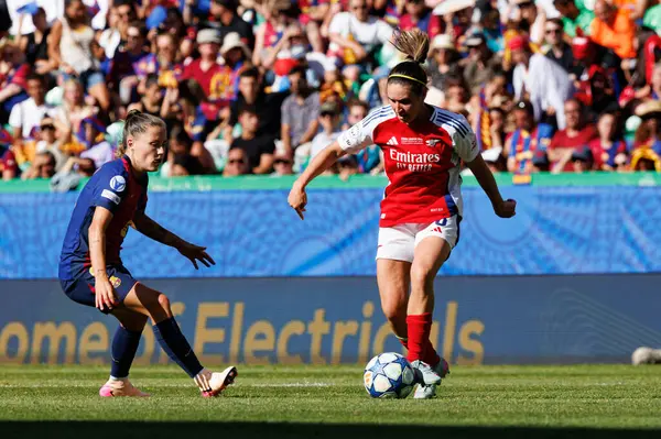 Claudia Pina ve Mariona Caldentey, UEFA Şampiyonlar Ligi 2025 final maçında Estadio Jose Alvalade 'de Arsenal FC ve FC Barcelona arasında görüldü (Maciej Rogowski)