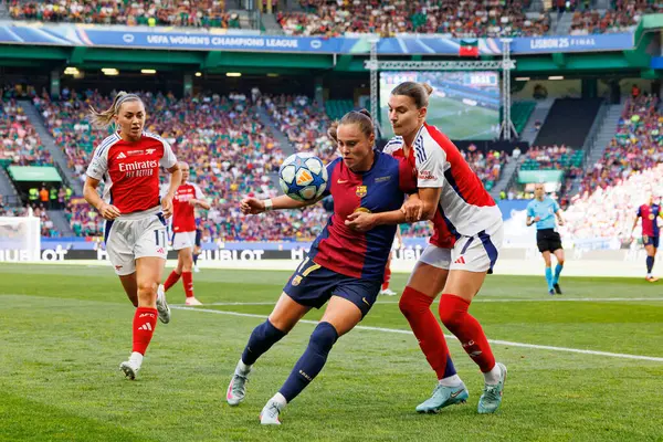 Ewa Pajor ve Stephanie Catley, UEFA Şampiyonlar Ligi 2025 final maçında Estadio Jose Alvalade 'de Arsenal FC ve FC Barcelona arasında görüldü (Maciej Rogowski)