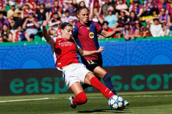 Stephanie Catley ve Ewa Pajor UEFA Şampiyonlar Ligi 2025 final maçında Estadio Jose Alvalade 'de Arsenal FC ve FC Barcelona arasında görüldü (Maciej Rogowski)