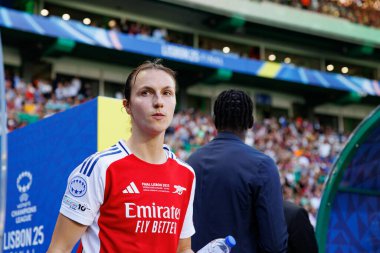 Lotte Wubben-Moy, UEFA Şampiyonlar Ligi 2025 final maçında Estadio Jose Alvalade 'de Arsenal FC ve FC Barcelona arasında görüldü.)