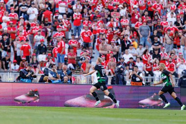 Conrad Harder, SL Benfica ve Sporting CP (Maciej Rogowski) takımları arasında oynanan Taca de Portugal 2025 final maçında gol attıktan sonra kutlama yaparken görüldü.)