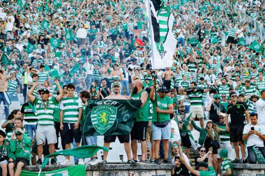 SL Benfica ve Sporting CP (Maciej Rogowski) takımları arasında oynanan Taca de Portugal 2025 final maçında Sporting taraftarları görülüyor)