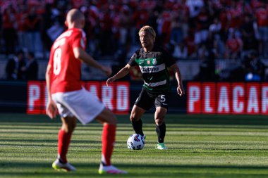 Hidemasa Morita, SL Benfica ve Sporting CP (Maciej Rogowski) takımları arasında oynanan Taca de Portugal 2025 final maçında görüldü.)