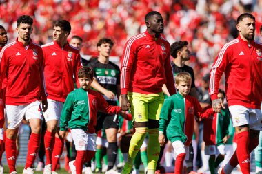 Tomas Araujo, Antonio Silva ve Samuel Soares, SL Benfica ve Sporting CP (Maciej Rogowski) takımları arasında oynanan Taca de Portugal 2025 final maçında görüldü.)