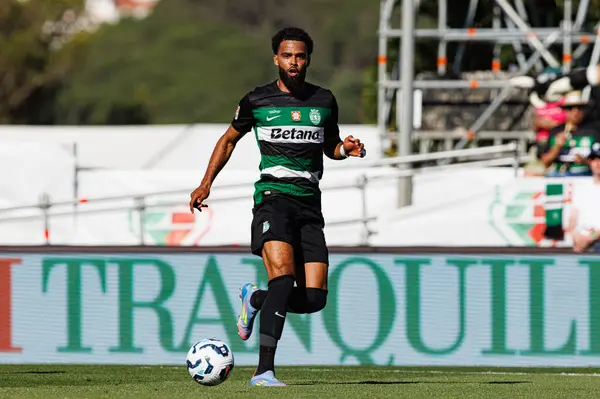 Jeremiah St. Juste Taca de Portugal 2025 final maçında SL Benfica ve Sporting CP (Maciej Rogowski) takımları arasında görüldü.)