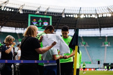 Marc Bartra UEFA Konferans Ligi 2025 final maçından önce Real Betis Balompie ve Chelsea FC (Maciej Rogowski)