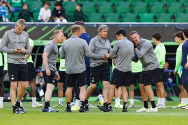 Manuel Pellegrini ve ekibi UEFA Konferans Ligi 2025 final maçı öncesinde Real Betis Balompie ve Chelsea FC (Maciej Rogowski)