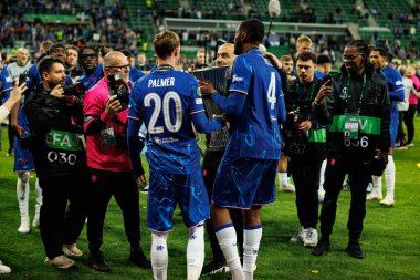 Cole Palmer ve Tosin Adarabioyo UEFA Konferans Ligi 2025 final maçında Real Betis Balompie ve Chelsea FC (Maciej Rogowski)