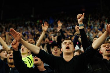Chelsea taraftarları, Real Betis Balompie ile Chelsea FC (Maciej Rogowski) arasında oynanan 2025 UEFA Konferans Ligi final maçında görüldü.)