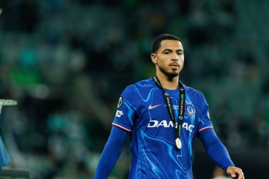 Levi Colwill, Real Betis Balompie ve Chelsea FC (Maciej Rogowski) arasında oynanan UEFA Konferans Ligi 2025 final maçında görüldü.)