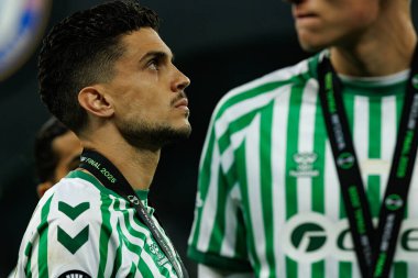 Marc Bartra, Real Betis Balompie ve Chelsea FC (Maciej Rogowski) arasında oynanan UEFA Konferans Ligi 2025 final maçında görüldü.)