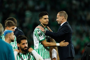 Marc Bartra, Real Betis Balompie ve Chelsea FC (Maciej Rogowski) arasında oynanan UEFA Konferans Ligi 2025 final maçında görüldü.)