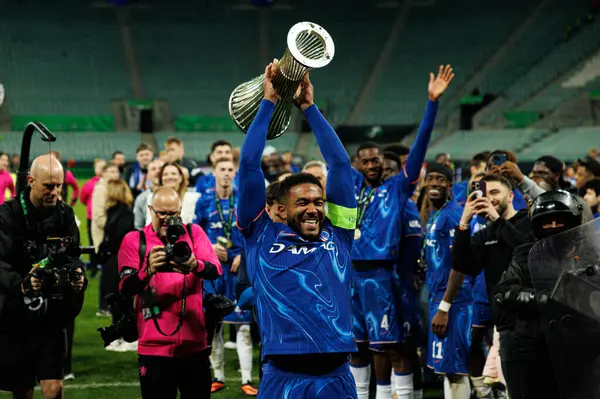 Reece James, Real Betis Balompie ve Chelsea FC (Maciej Rogowski) arasında oynanan UEFA Konferans Ligi 2025 final maçında görüldü.)