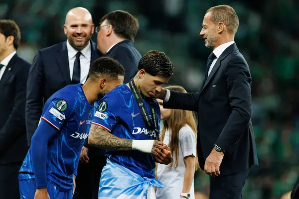 Enzo Fernandez, Real Betis Balompie ve Chelsea FC (Maciej Rogowski) arasında oynanan UEFA Konferans Ligi 2025 final maçında görüldü.)