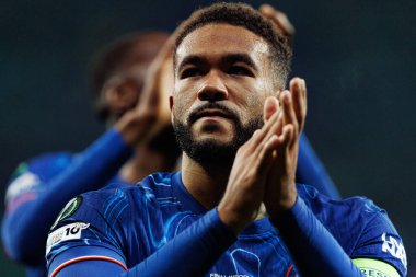 Reece James, Real Betis Balompie ve Chelsea FC (Maciej Rogowski) arasında oynanan UEFA Konferans Ligi 2025 final maçında görüldü.)